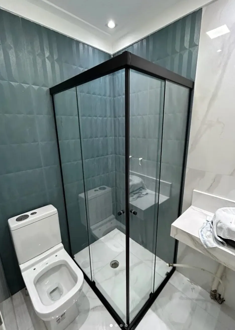 Box de canto com perfil preto